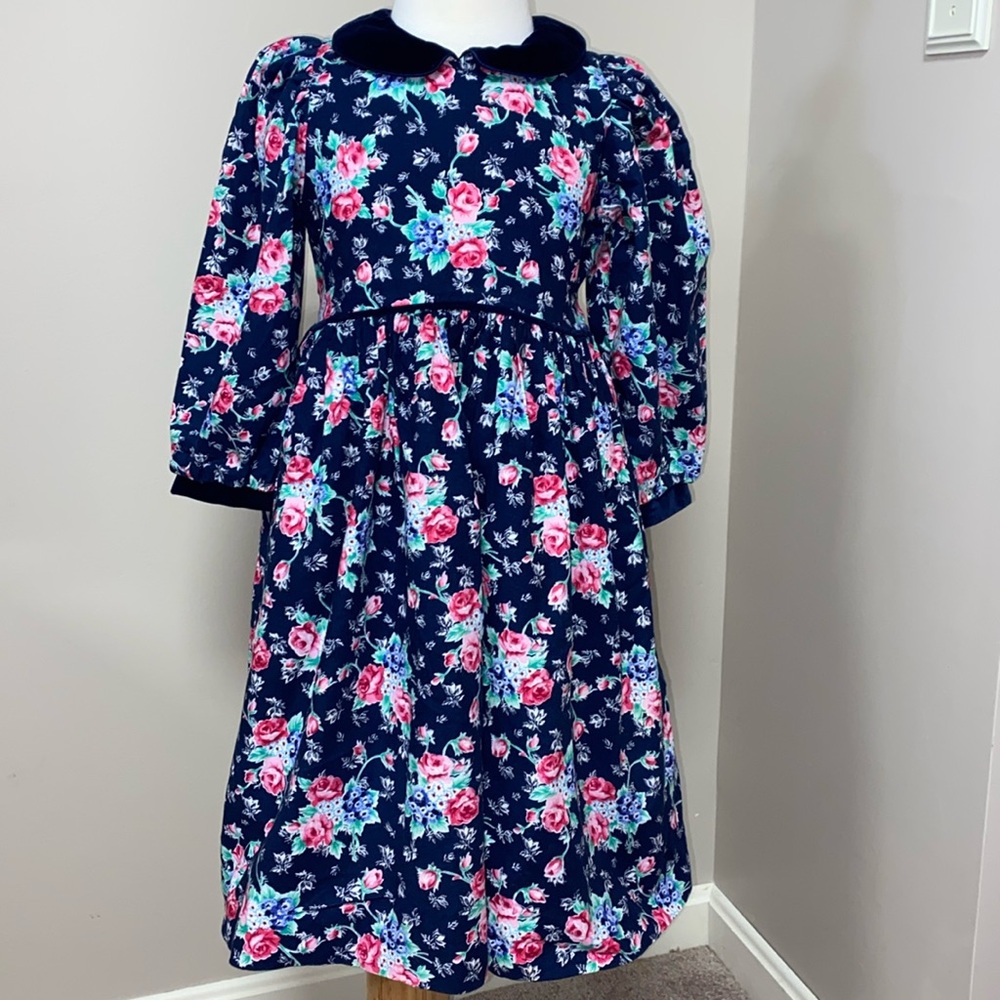 Vintage mousefeathers navy floral velvet trim
Puff sleeve vest size 5